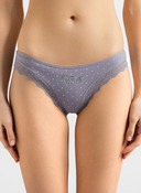Amoura Avg Waist